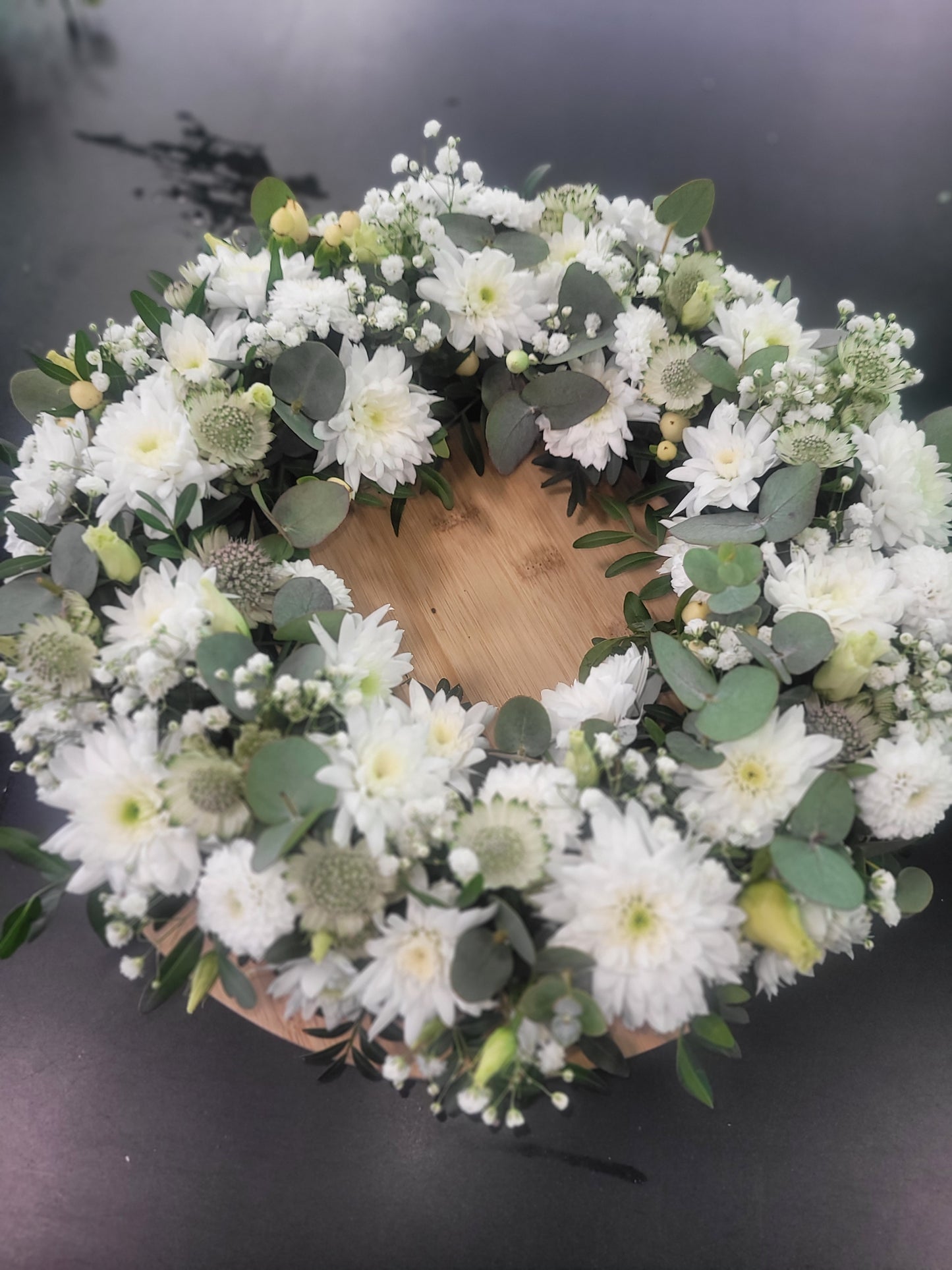 Loose Funeral Wreath 14”